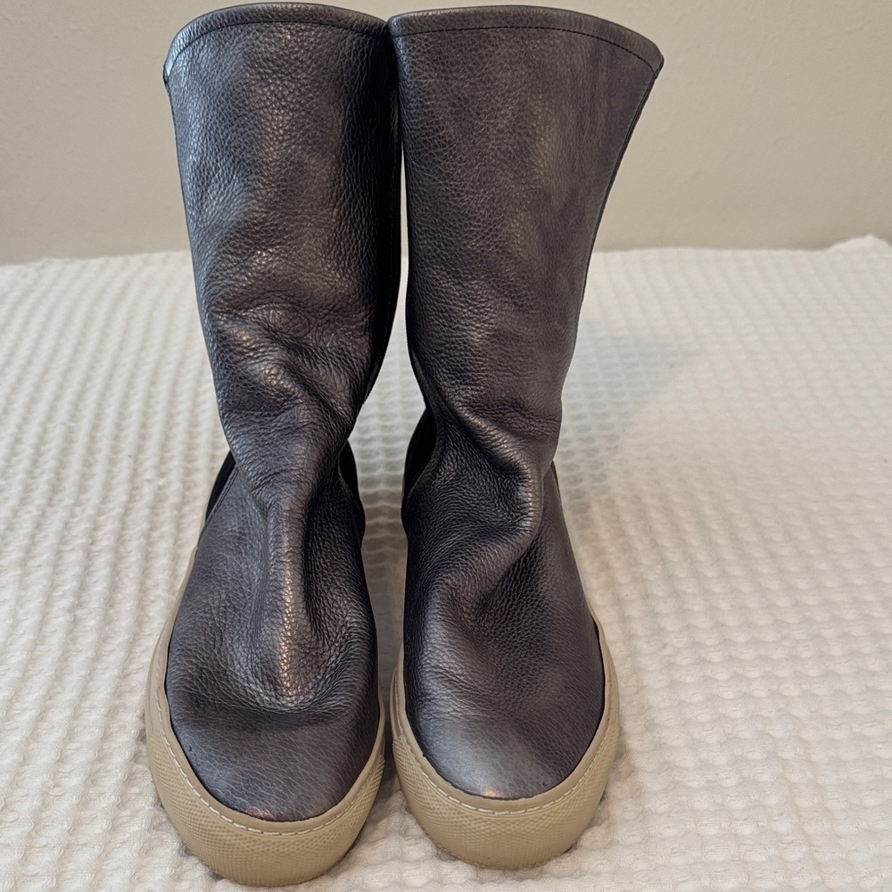 Arche Pewter Leather and black suede Boots with sneaker soles. Size 40